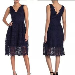 ASTR The Label Navy Lace V-Neck Dress Size Small EUC